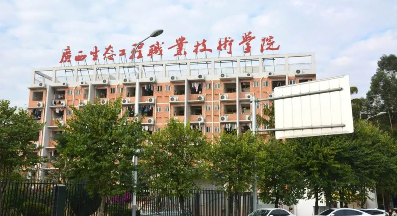 学校BOT热水迎全新解决方案！纽恩泰打造学校空气能热水新范式！